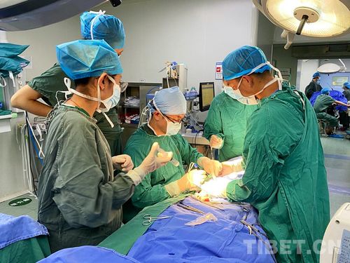 上海援藏医生日喀则连夜手术 救治高原患者勇敢逆行
